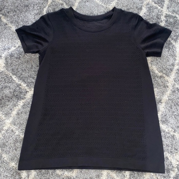 lululemon athletica Tops - Lululemon Breeze By Short Sleeve size 8 Black